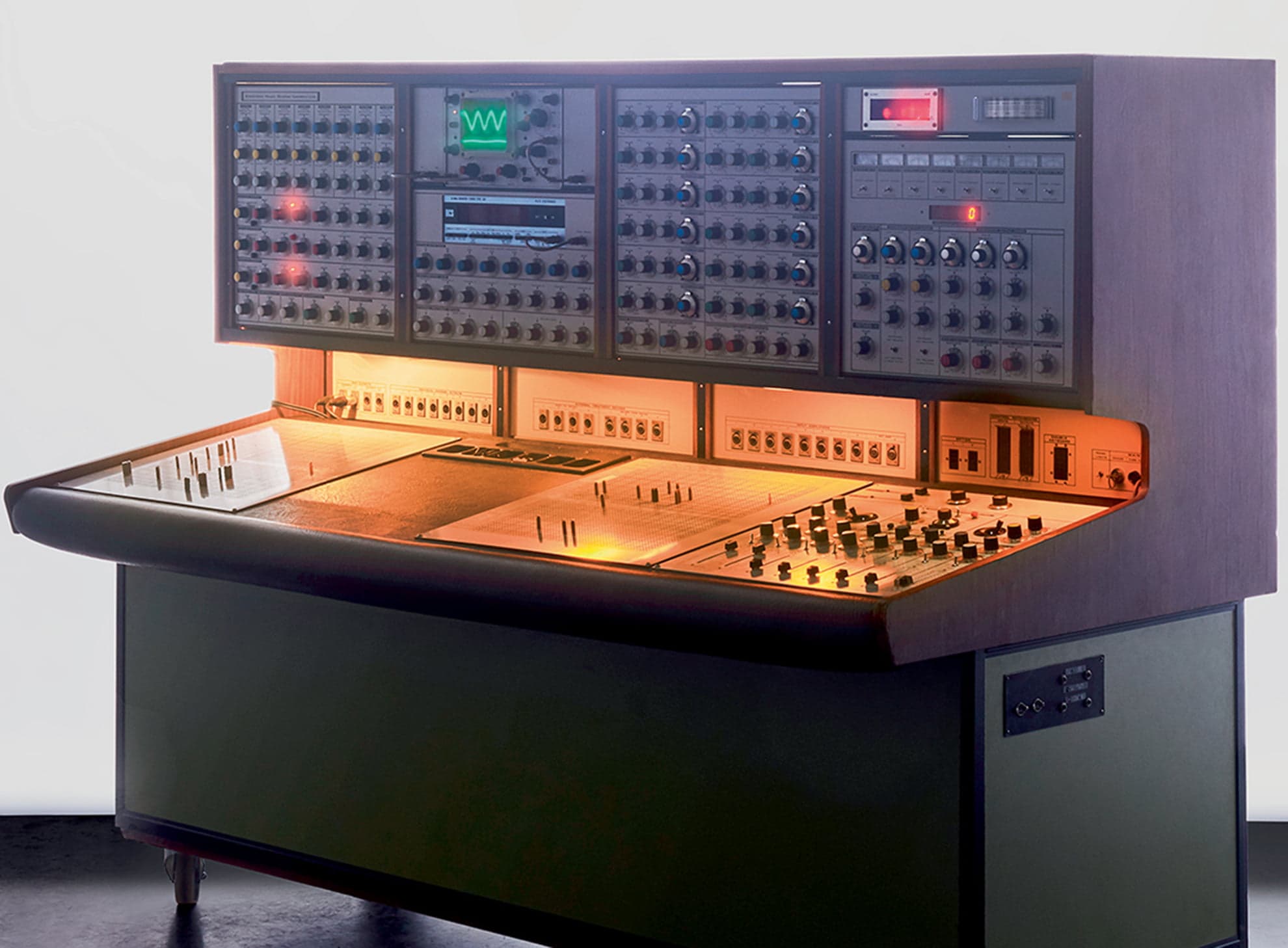 Soulwax homenajea al clásico EMS Synthi 100 en nuevo disco
